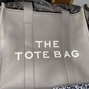 Grey tote bag